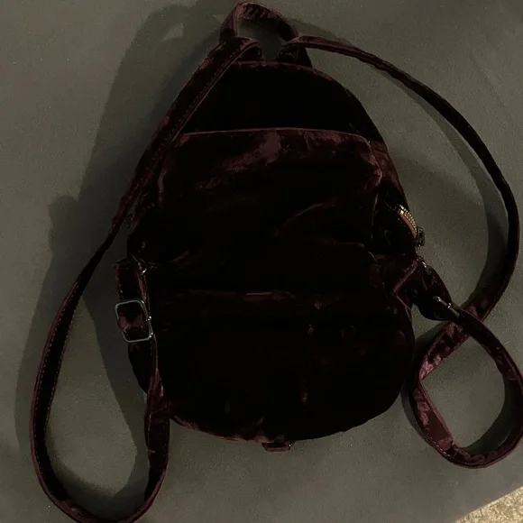 Rebecca Minkoff Purple Velvet Backpack - broken clasp - Picture 7 of 7